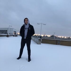 Meet your Posher, Travis